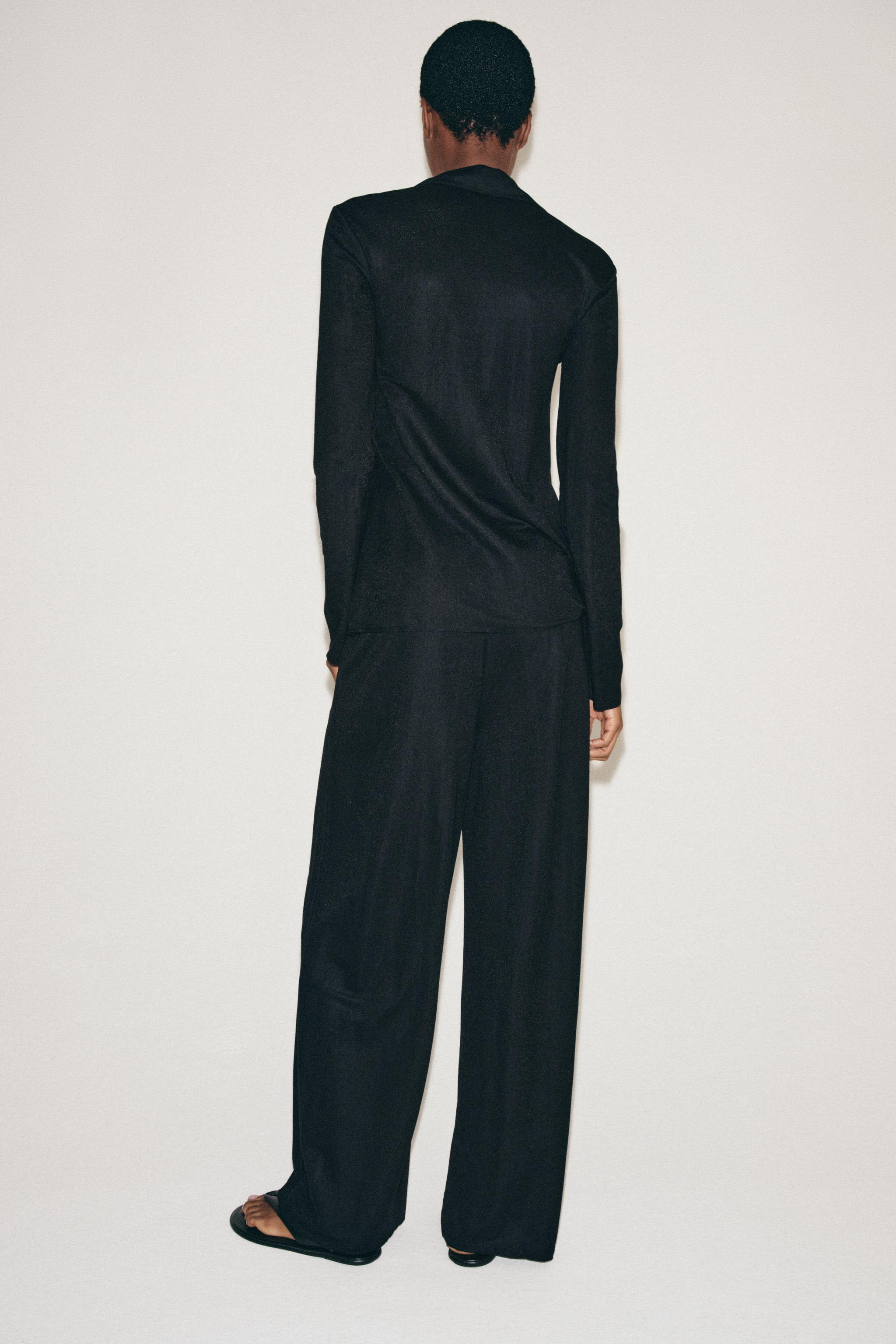 BUTTONED PLEATED TOP